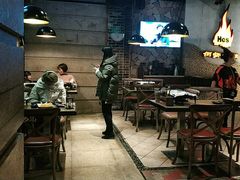 大堂-何师烧烤·香辣蟹·川菜·30年老品牌(太古里旗舰店)
