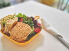 鳄梨鸡肉三明治-五进制 Coffee Shop