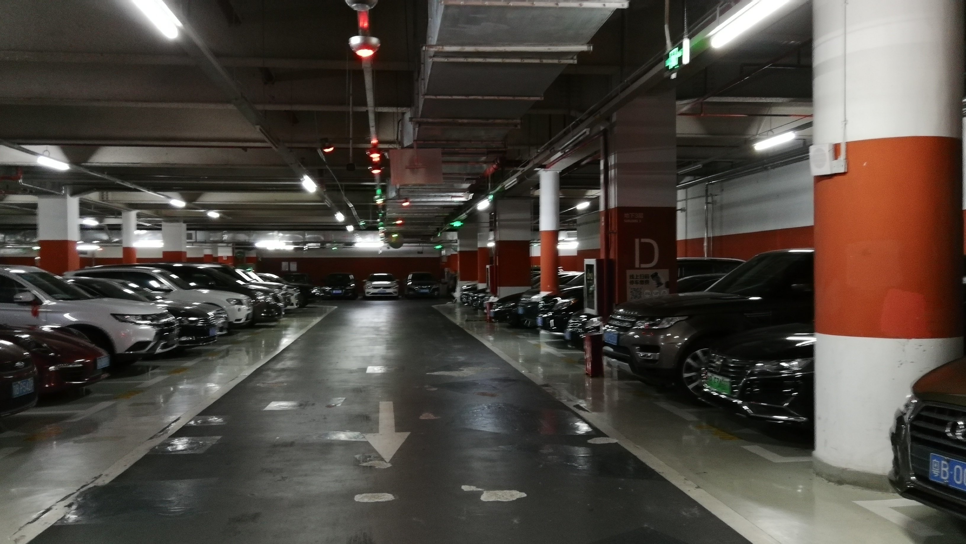 卓悦汇停车场在上梅林地铁站,停车场还是挺