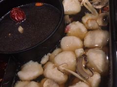-老牌坊云南鱼豆花火锅(爱建店)