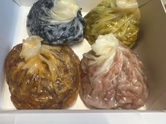 蛋黄芝士纸皮烧麦-鑫震源·苏式大虾生煎(山塘街店)