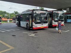 -佘山地铁站-停车场