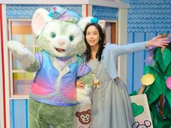 -小镇影院迪士尼小熊Duffy与他的朋友合影地