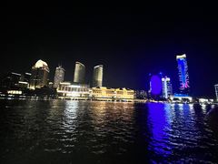 -黄浦江游览十六铺3号码头网红自助餐