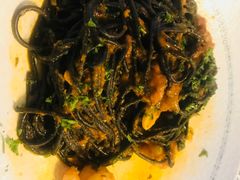 墨鱼面伴虾和卡拉布利亚肉肠番茄汁-FISH&POTATO Cō(地中海美食 万象城店)