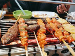 -哈尔滨小酒馆·鲜肉现穿自助烧烤(康新花园店)