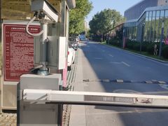 -上海夏阳湖皇冠假日酒店-停车场