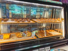 面包甜点陈列柜-帝企鹅自助餐厅•儿童岛•真企鹅(长隆企鹅酒店)