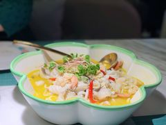 花开酸汤鱼虾跳-蜜桃花开·中西融合菜E&W(南长街店)