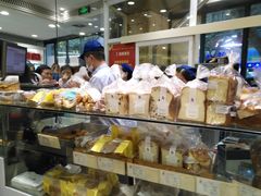 面包甜点陈列柜-上海哈尔滨食品厂(淮海中路店)