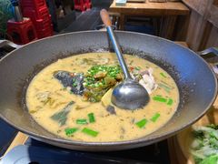 煎香酸菜半边鱼-渔悦潇湘·酸菜煮鱼(岳麓山店)