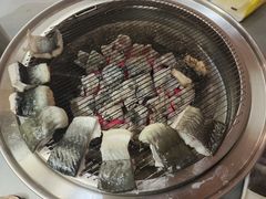 -围炉肉舍•炭烤活鳗•丹东海鲜烤肉(步行街店)