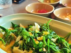 豌豆黄浸豌豆尖-半山腰·云南菜(侨福芳草地店)