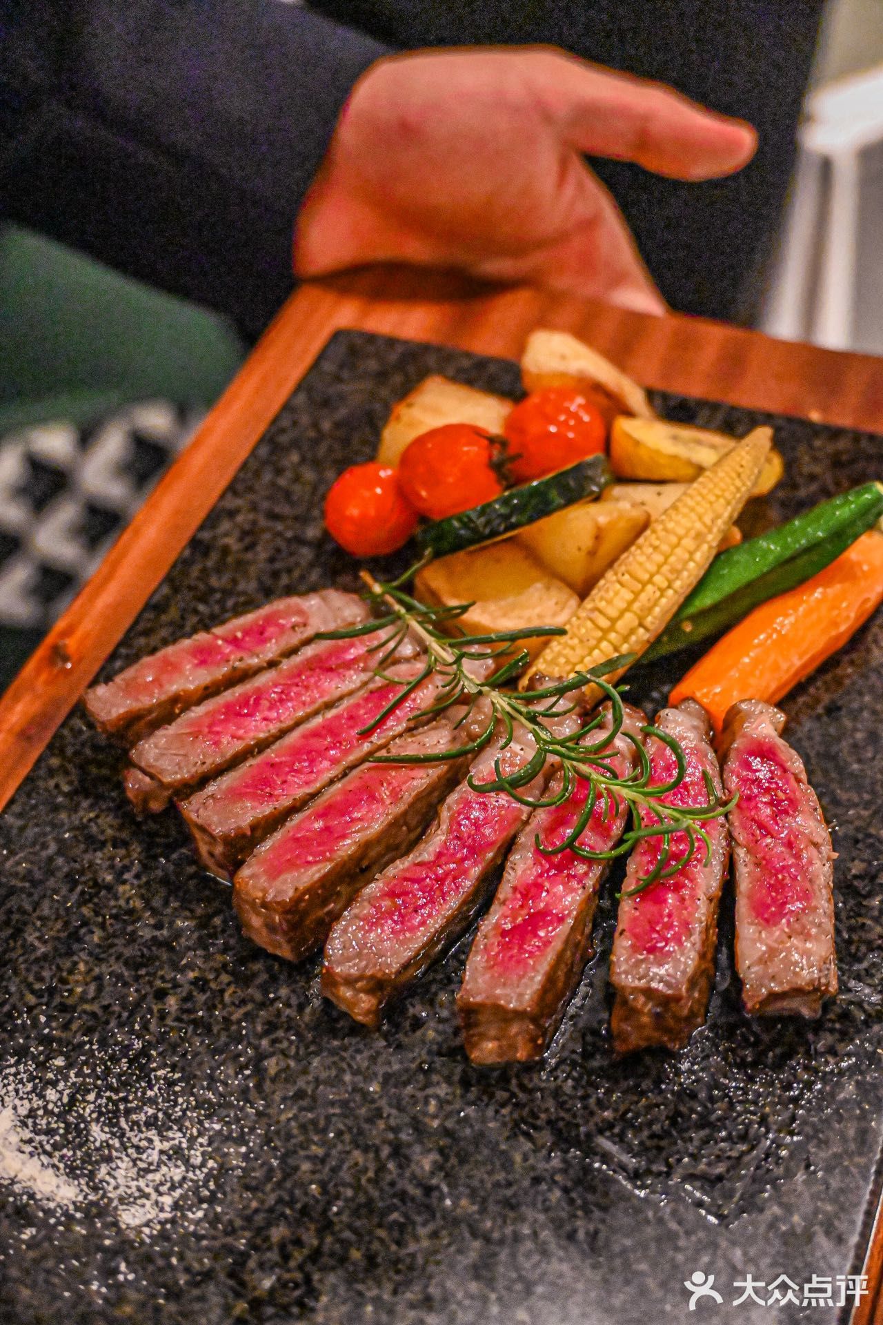 对这家的披萨🍕和牛排入了迷