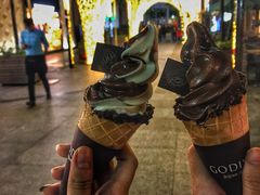 巧克力软冰淇淋-GODIVA(港汇恒隆广场)