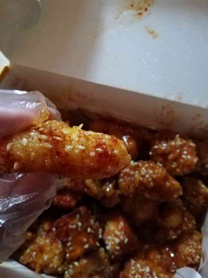 点的炸鸡外卖 味道不错哦吃过蜂蜜芥末的还有香辣的下次点琥珀的试试
