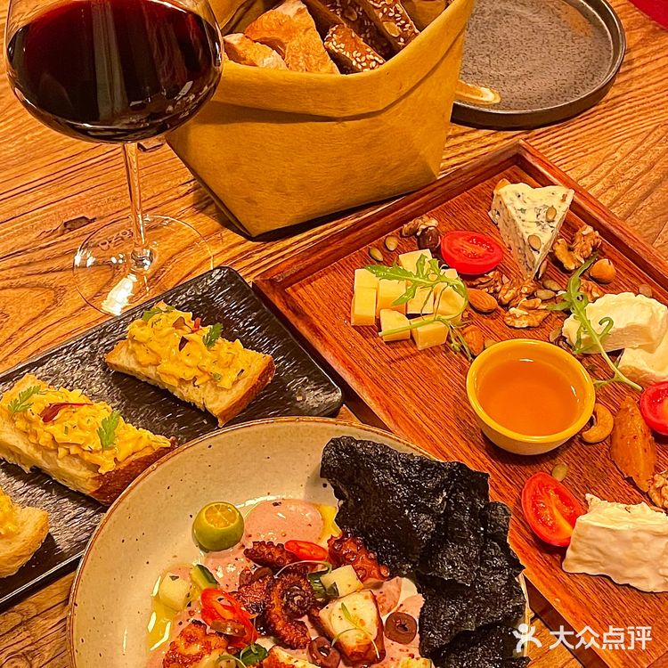 上海超隐蔽小众西餐厅🍷适合深夜小酌一杯🌙