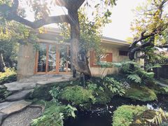 -Chom Cafe and Restaurant