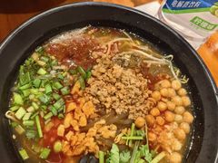 -爆炸头阿姨小四川正宗川味小吃(无任何分店)