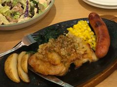 蒜香鸡排配法兰克福烤肠-萨莉亚意式餐厅(特力时尚汇店)