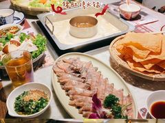 -尚尚仙·酸汤猪手·猪肚鸡火锅(华联万柳购物中心店)