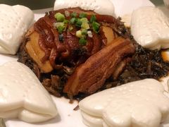 梅菜扣肉配饼-唐拉雅秀酒店-唐苑中餐厅