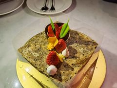 肉松腐乳黑芝麻拿破仑-三迪希尔顿酒店·星空酒廊
