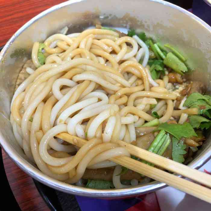 卤大姐卤粉王(鸿福里店)-"环境:在鸿福里里面.座位比较紧凑,但是还.