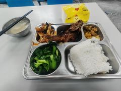 -百联沪通凯迪拉克4s店