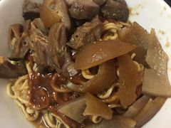-松树干拌面店