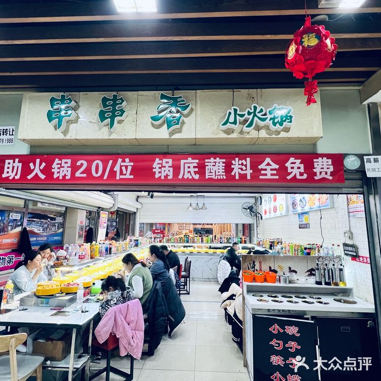 位于黄岛商场在地下 里面的服务员阿姨很好很热情