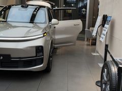 -理想汽车(世纪汇店)