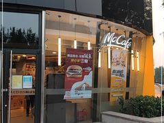 门面-麦当劳(展览路店)