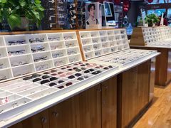 -MiRi眼镜连锁·蔡司·尼康控优点合作店(莘庄店)