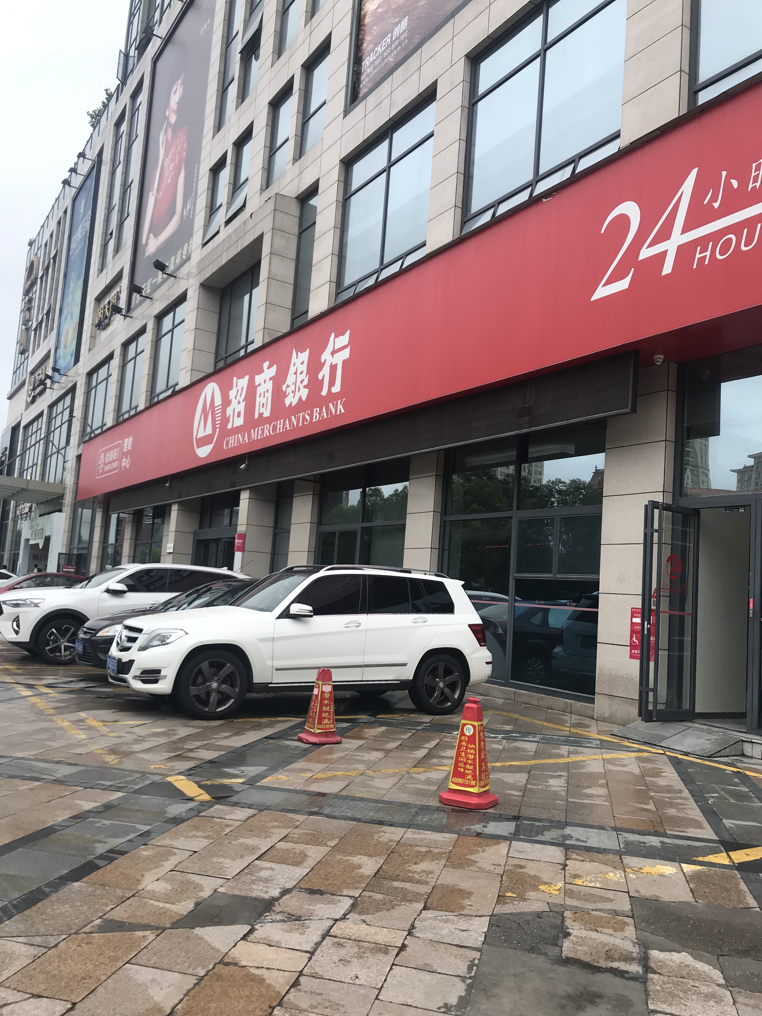 京东天虹店 的招商银行,挺方便的,旁边还-大众点评