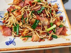 折耳根炒腊肉-梓木山庄