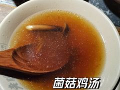 -老牌坊云南鱼豆花火锅(哈西万达店)