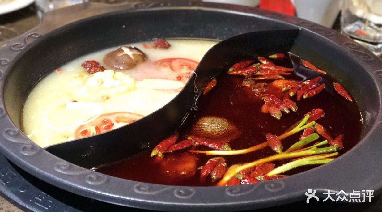 大龙䶮老火锅鸳鸯锅微辣图片 - 第1张