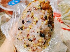 早点的蒸饭包油条-芳婆糕团店(王府大街店)