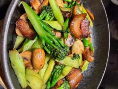 西兰花炒蘑菇-简小舍·民间手艺菜(武昌江滩店)