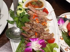-Chom Cafe and Restaurant