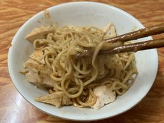 -松树干拌面店
