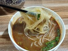 红油米线-老字号杨坡红油米线腊汁肉夹馍(东四道巷店)