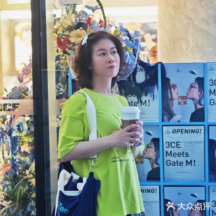 打卡成功！✨

星巴克梦中心店的莓莓拿铁实测