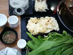 -果松木炭酸菜铜火锅·外婆参鸡汤