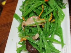 五彩花菇荷兰豆-云海肴·汽锅鸡·云南菜(美罗城店)