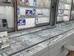 -翰佐蔡司小乐圆·依视路星趣控·暴龙眼镜折扣店