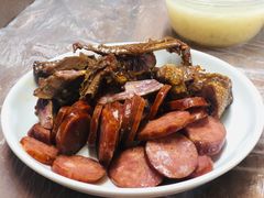 香肠-蓝精灵饺子店