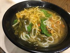 酸辣笋丝粉-桂在香知桂林米粉(红博中央公园店)