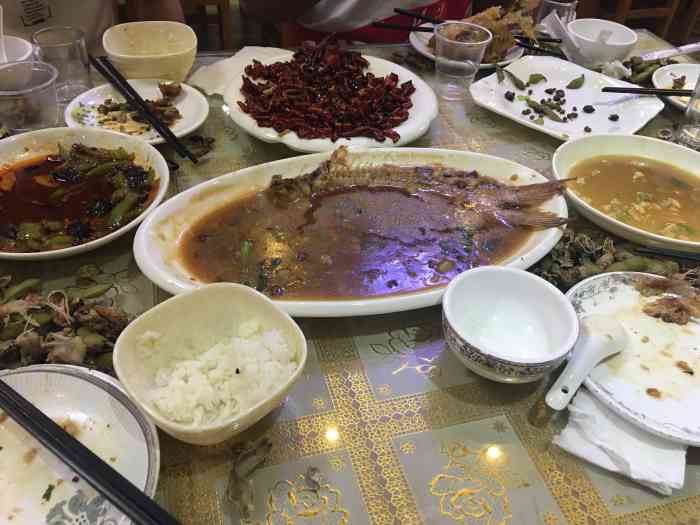 程记长垣饭店-"三个要减肥的人凑一起了,其中一人说了一句.